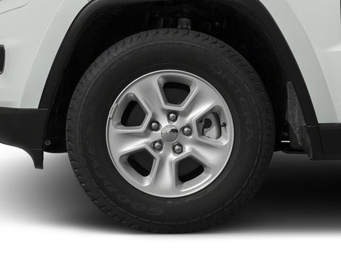 Certified 2016 Jeep Grand Cherokee Laredo w/ Quick Order Package 23E image 11