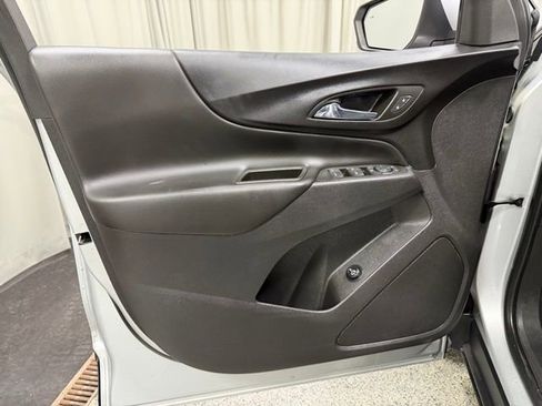 Used 2022 Chevrolet Equinox LT image 17