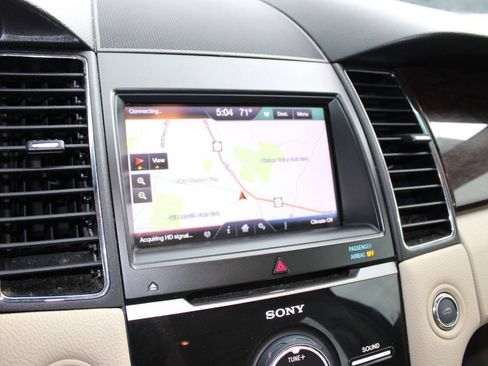 Used 2013 Ford Taurus Limited FWD image 16