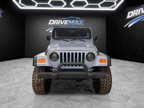 Used 2005 Jeep Wrangler Rubicon AWD/4WD image 2