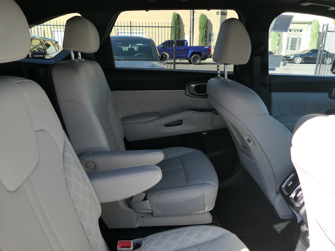 Certified 2025 Kia Sorento SX Prestige AWD/4WD image 29
