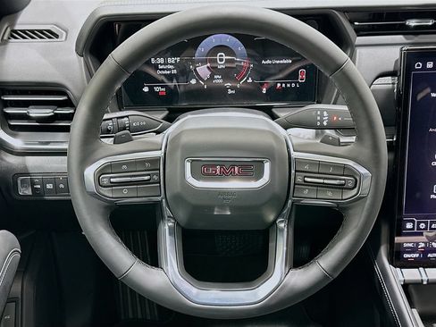 Used 2026 GMC Terrain Elevation w/ Elevation Premium Package FWD image 11