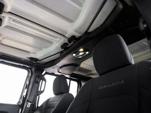 Used 2020 Jeep Wrangler Unlimited Sahara image 41