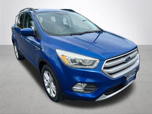 Used 2017 Ford Escape SE w/ Equipment Group 201A AWD/4WD image 5