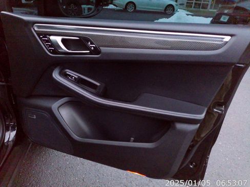 Used 2023 Porsche Macan S image 40