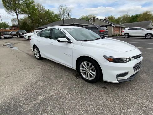 Used 2017 Chevrolet Malibu LT FWD image 2