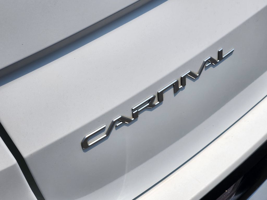Used 2024 Kia Carnival LX FWD image 9