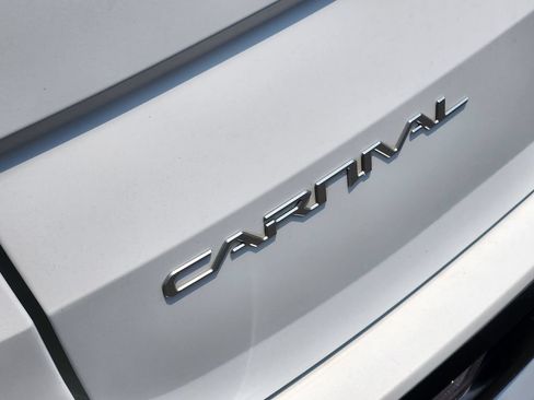 Used 2024 Kia Carnival LX FWD image 9