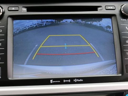 Used 2017 Toyota Highlander Limited FWD image 18