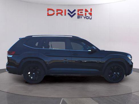 Used 2023 Volkswagen Atlas SE w/ Panoramic Sunroof Package image 5