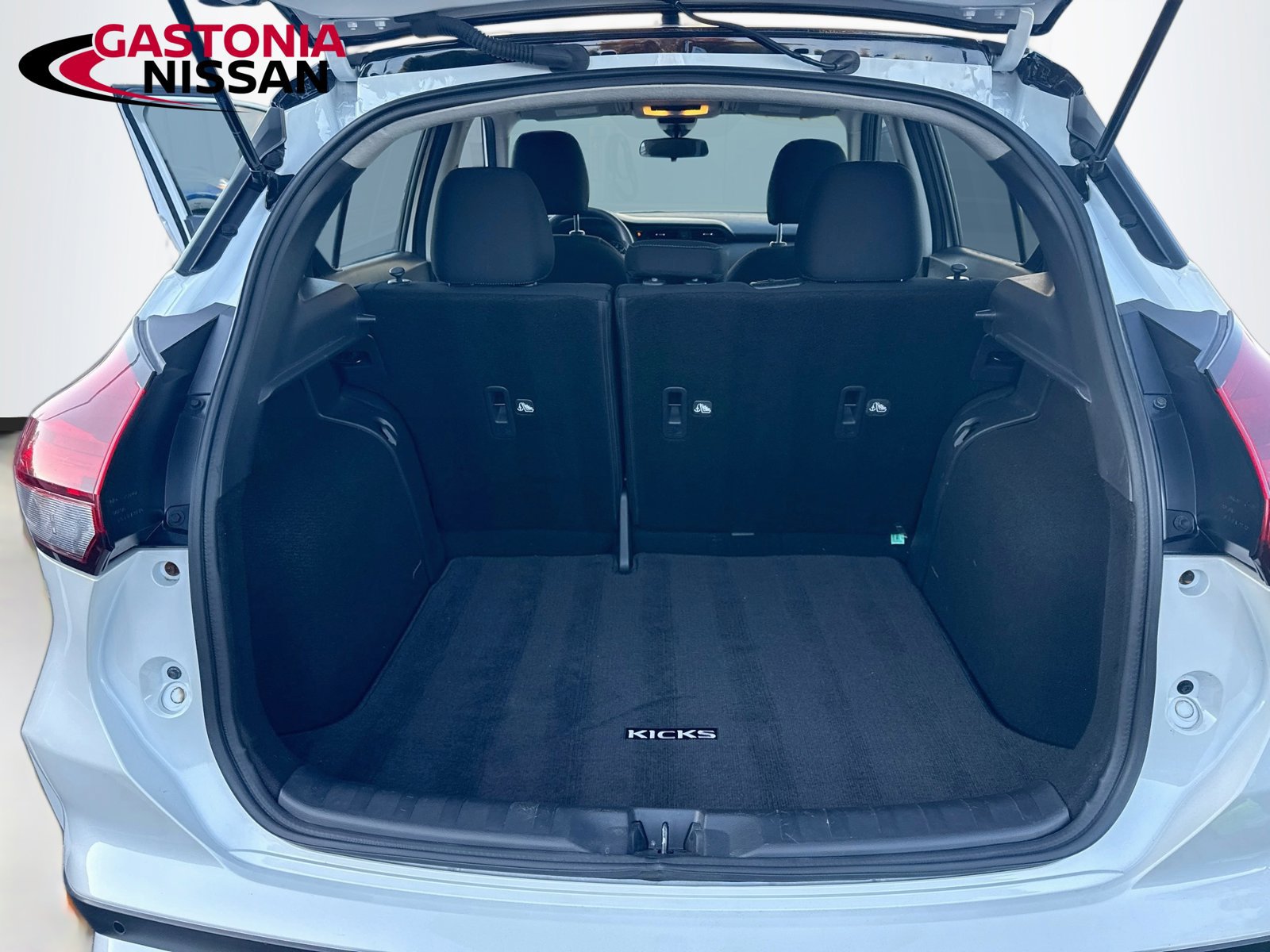 Used 2023 Nissan Kicks SV FWD image 26