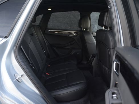 Certified 2026 Porsche Macan image 36