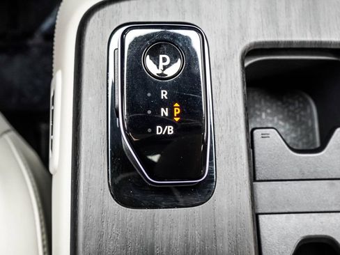 Used 2024 Nissan Ariya FWD image 25
