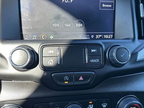 Used 2024 GMC Terrain SLT image 24