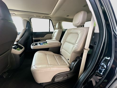 Used 2024 Lincoln Navigator Reserve w/ Monochromatic Package AWD/4WD image 26
