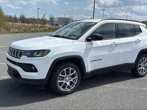 Used 2024 Jeep Compass Latitude AWD/4WD image 13