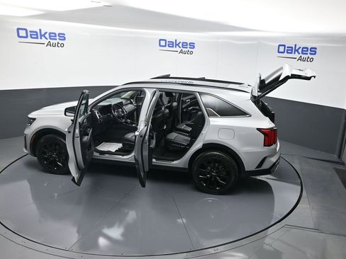 Certified 2023 Kia Sorento SX image 63