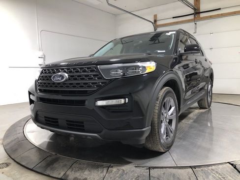 Used 2023 Ford Explorer XLT w/ Equipment Group 202A image 3
