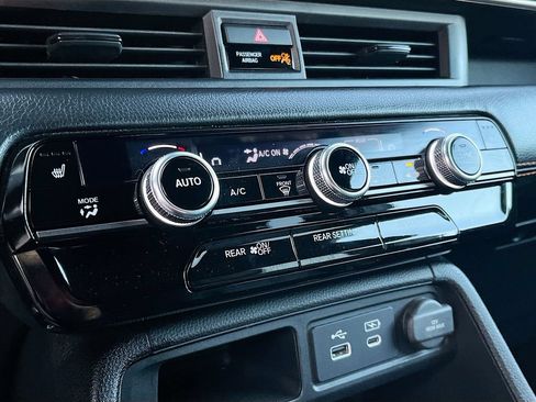 Used 2025 Honda Pilot TrailSport image 15