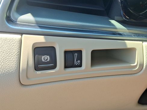 Certified 2023 Cadillac XT5 Premium Luxury AWD/4WD image 33