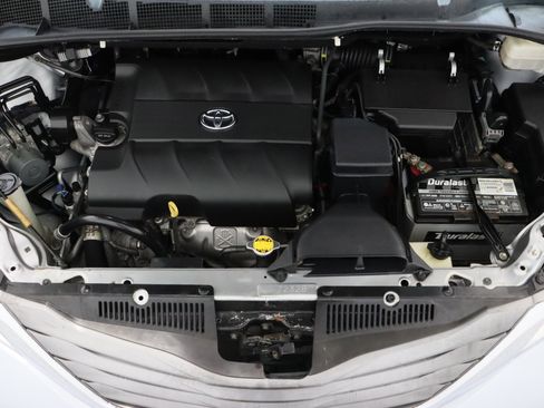 Used 2014 Toyota Sienna LE FWD image 36