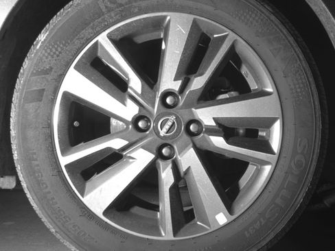 Used 2025 Nissan Versa SV FWD image 13