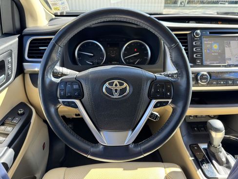 Used 2018 Toyota Highlander Limited Platinum image 11