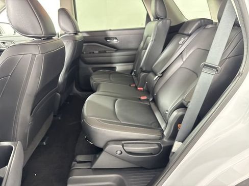 Used 2025 Nissan Pathfinder SL AWD/4WD image 22