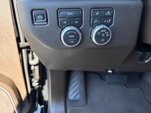 Used 2026 GMC Sierra 1500 SLT AWD/4WD image 25