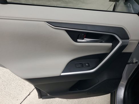 Used 2023 Toyota RAV4 Limited image 12