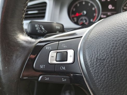 Used 2017 Volkswagen Golf S image 20