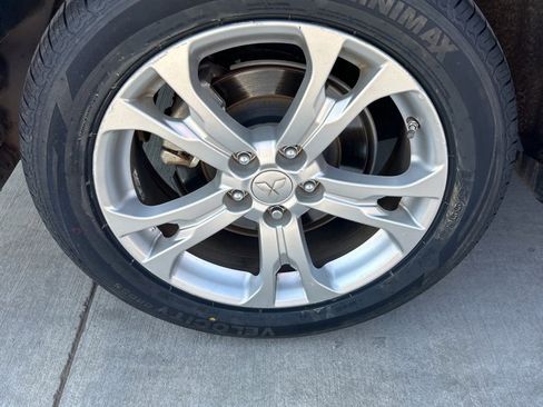 Used 2014 Mitsubishi Outlander SE image 17