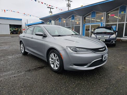 Used 2015 Chrysler 200 Limited w/ Convenience Group image 1