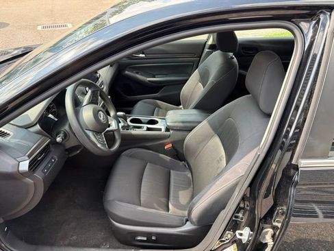 Used 2024 Nissan Altima 2.5 SV FWD image 15