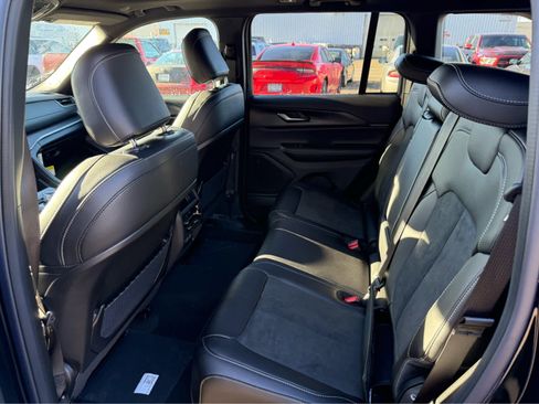 New 2025 Jeep Grand Cherokee Altitude image 13