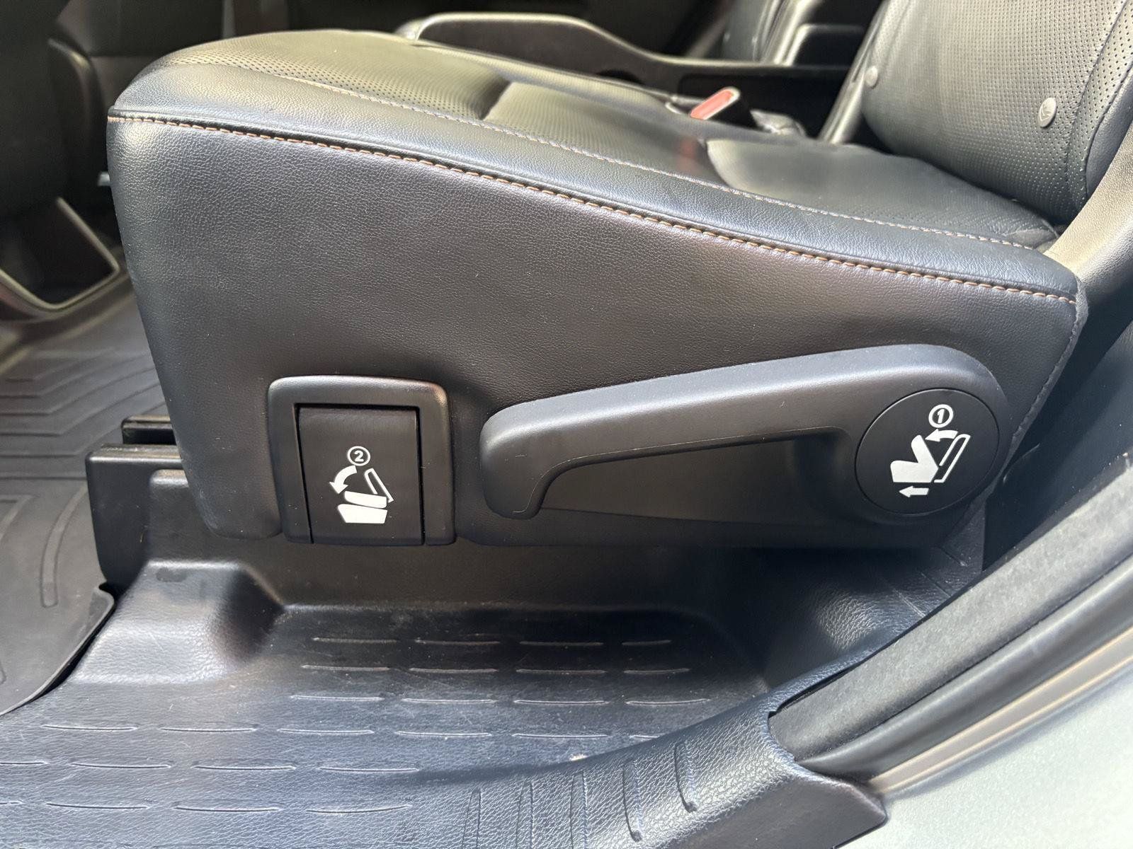 Used 2015 Toyota Highlander Limited Platinum AWD/4WD image 27