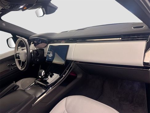 Used 2025 Land Rover Range Rover Sport Dynamic SE image 31