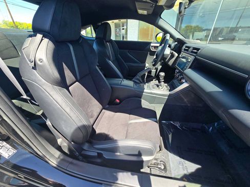 Used 2025 Toyota GR86 Premium w/ ALL Weather Mat Package (TMS) RWD image 10