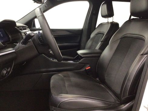 Used 2024 Jeep Grand Cherokee Altitude image 9