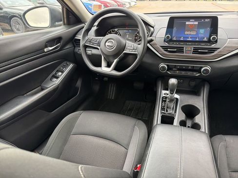 Used 2025 Nissan Altima 2.5 SV image 20