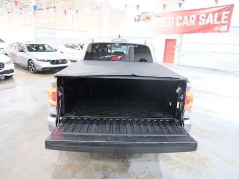 Used 2020 Toyota Tacoma TRD Sport image 12