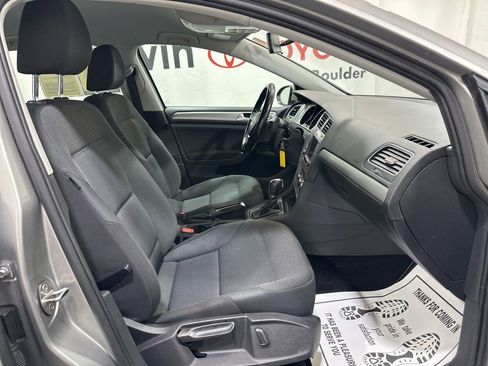 Used 2017 Volkswagen Golf S image 12
