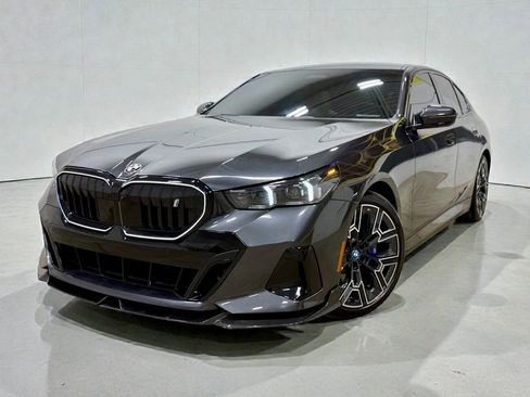 Used 2025 BMW i5 xDrive40 w/ M Sport Package image 2