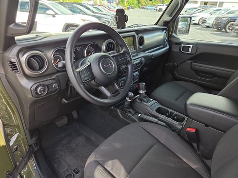 Certified 2023 Jeep Gladiator Sport w/ Trailer Tow Package AWD/4WD image 16