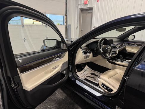 Used 2019 BMW M760i xDrive w/ Luxury Rear Seating Package image 11