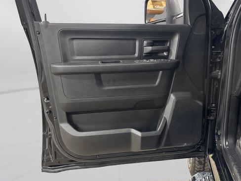 Used 2024 RAM 2500 Tradesman w/ Chrome Appearance Group image 18