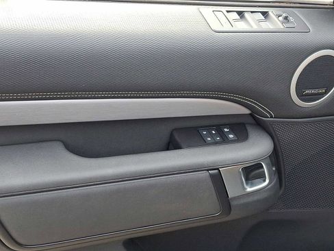 Used 2024 Land Rover Discovery Dynamic SE image 10