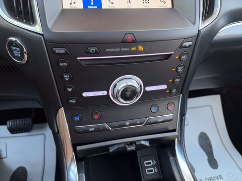 Used 2019 Ford Edge Titanium w/ Equipment Group 301A AWD/4WD image 26