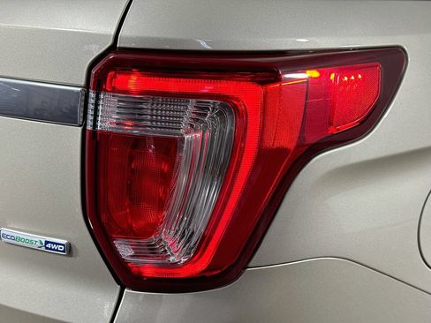 Used 2017 Ford Explorer Platinum AWD/4WD image 34