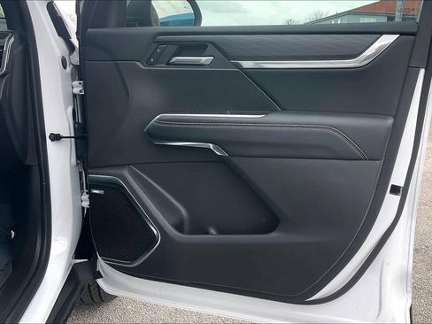 Used 2025 GMC Acadia Elevation image 21